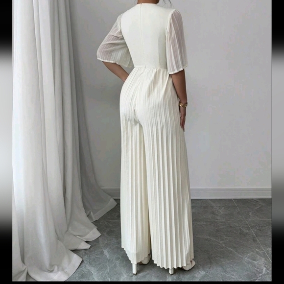 V-Neck Button Pleated Women Elegant Jumpsuit - Picture 2 of 4